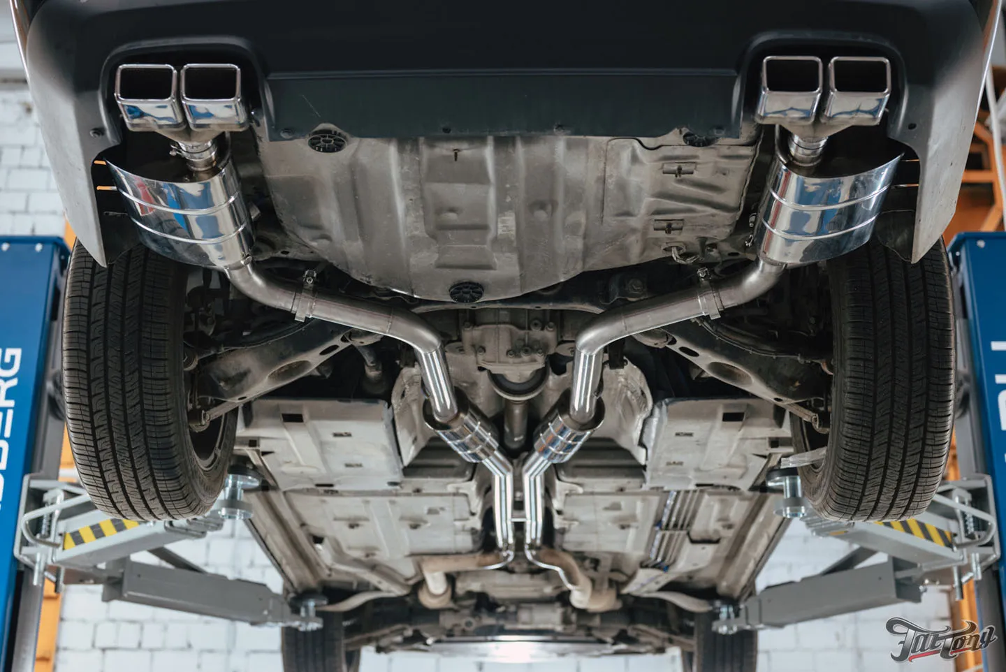 Новая выхлопная система с двумя режимами громкости на Dodge Challenger 3.6. Потратили на кнопку переключения режимов 5 дней!